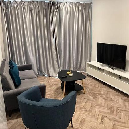 Stunning One Bedroom Apartment Londra Esterno foto