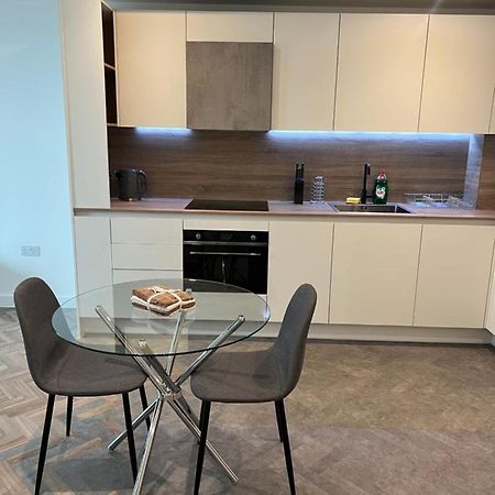 Stunning One Bedroom Apartment Londra Esterno foto