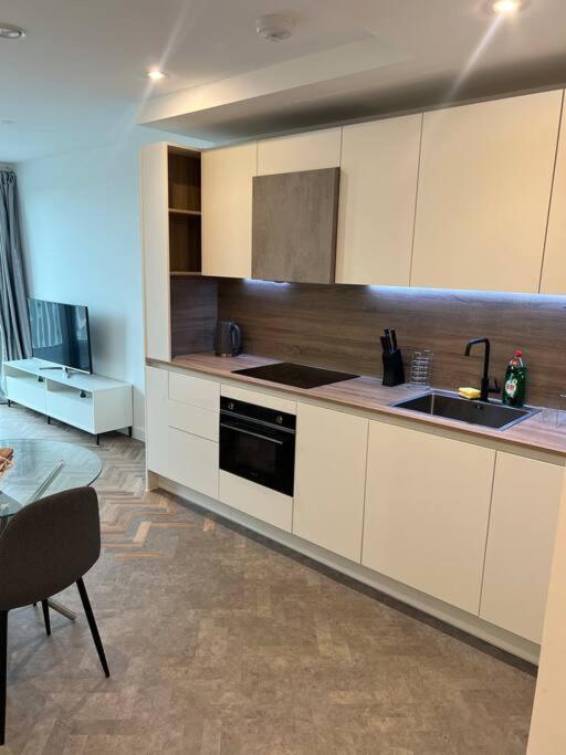 Stunning One Bedroom Apartment Londra Esterno foto