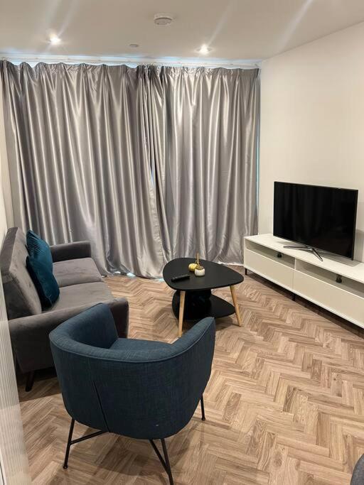 Stunning One Bedroom Apartment Londra Esterno foto
